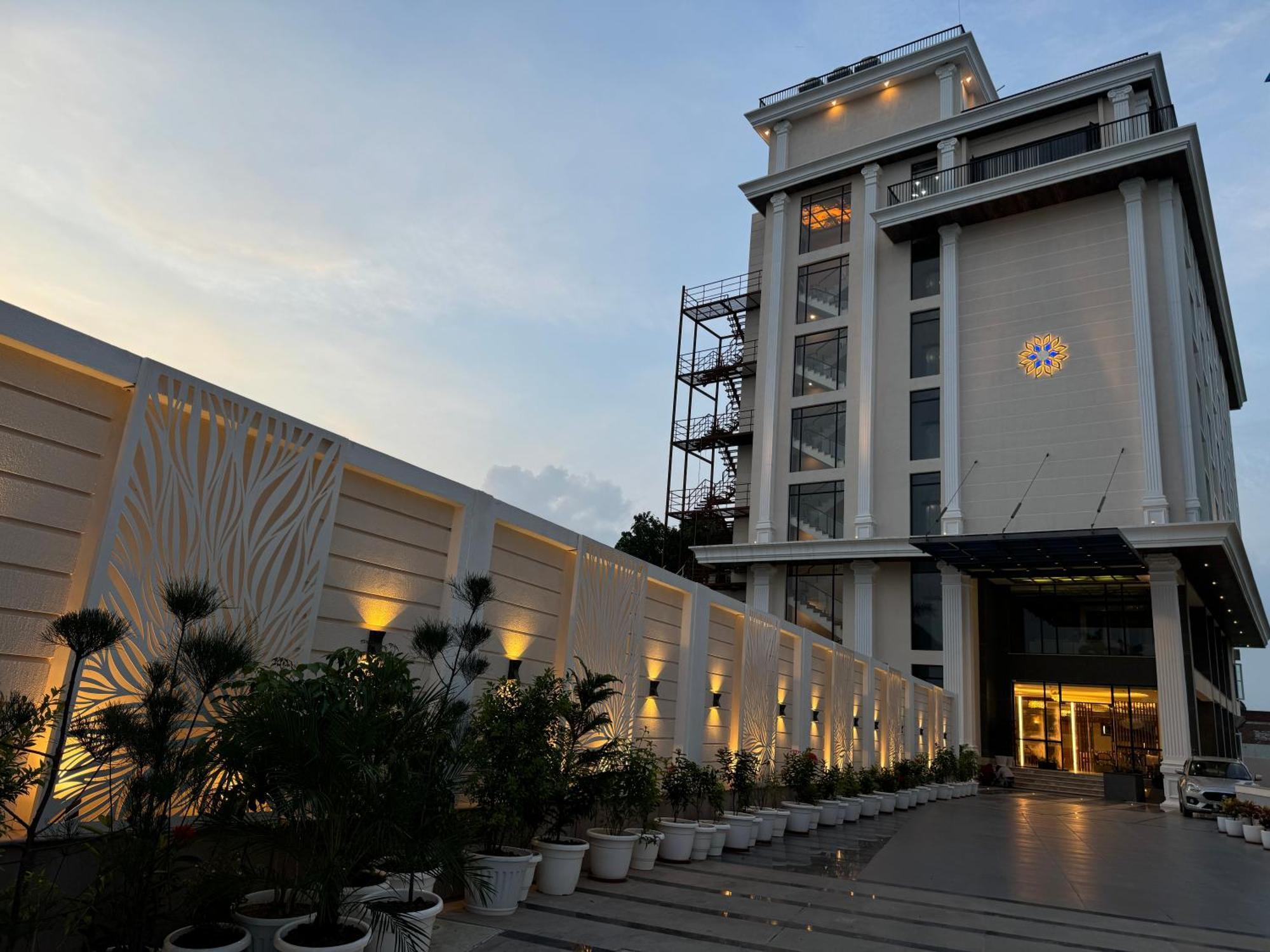 The Mudra Hotel Варанаси Екстериор снимка