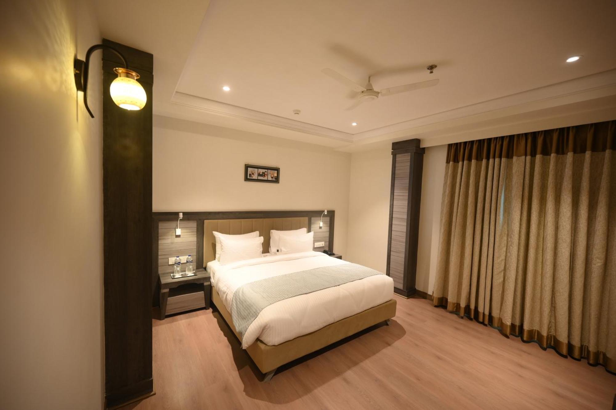 The Mudra Hotel Варанаси Екстериор снимка