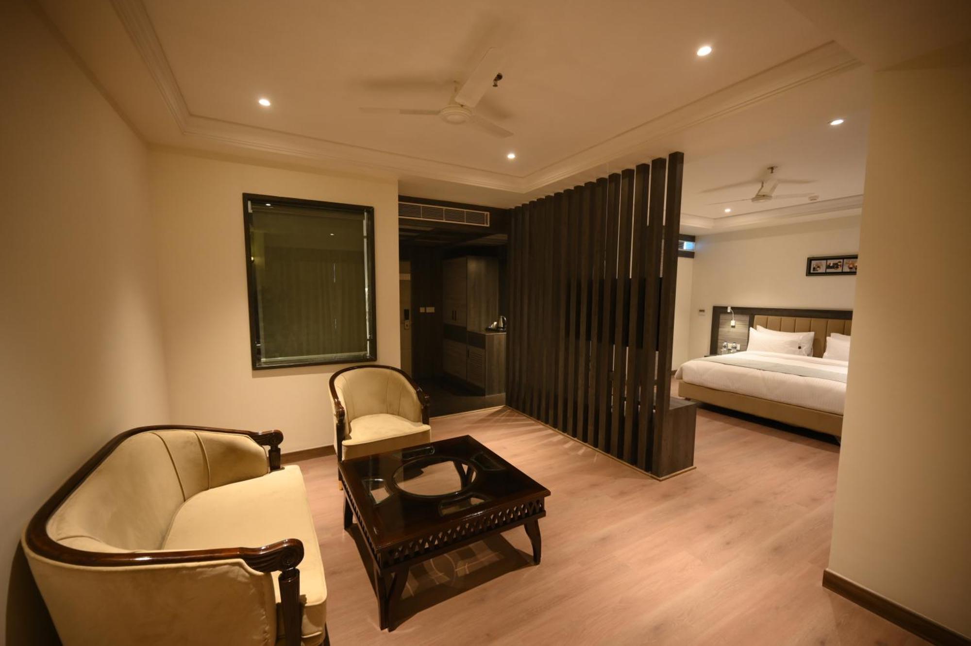 The Mudra Hotel Варанаси Екстериор снимка