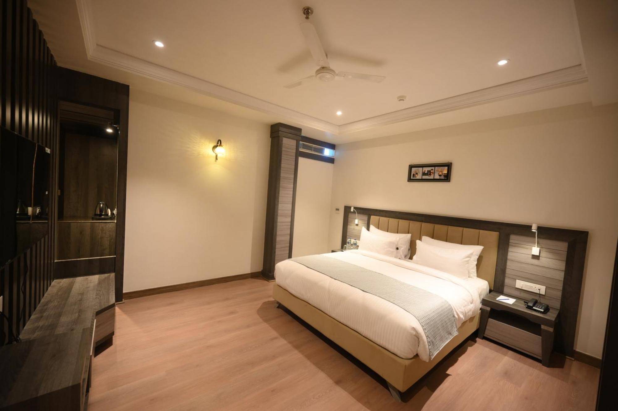The Mudra Hotel Варанаси Екстериор снимка