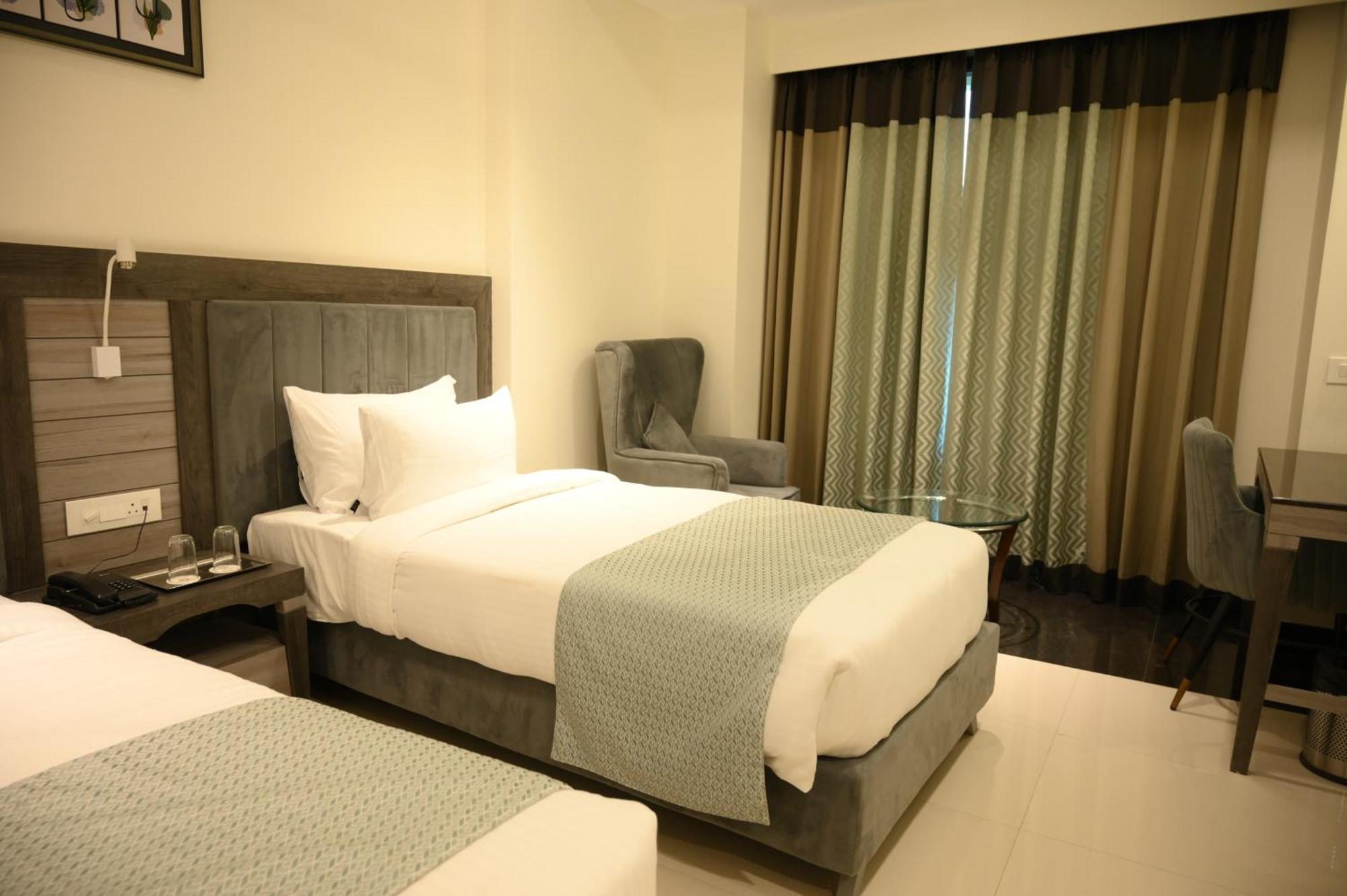 The Mudra Hotel Варанаси Екстериор снимка