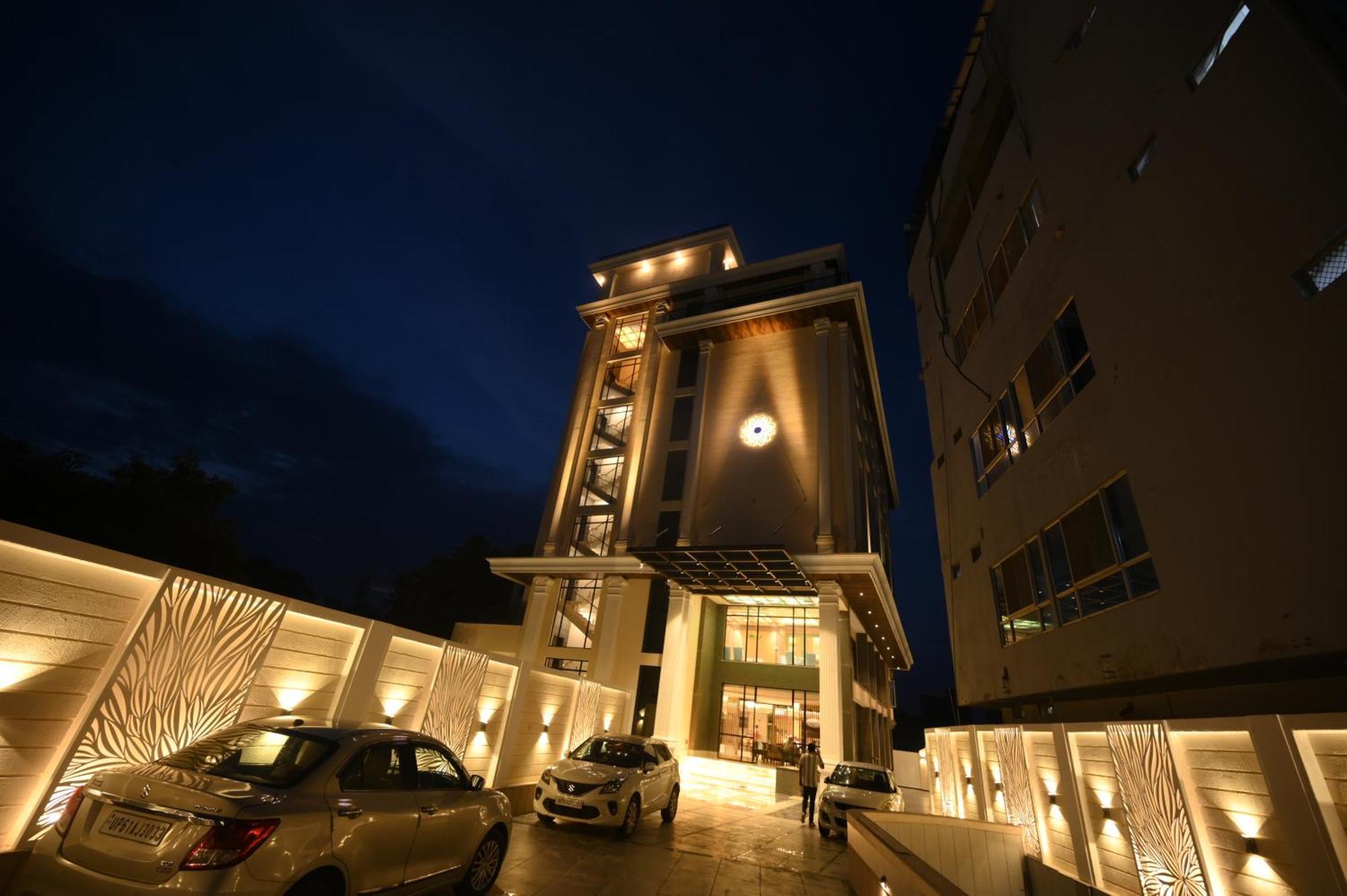 The Mudra Hotel Варанаси Екстериор снимка