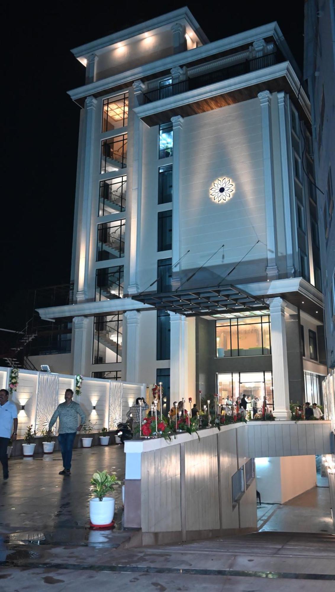 The Mudra Hotel Варанаси Екстериор снимка